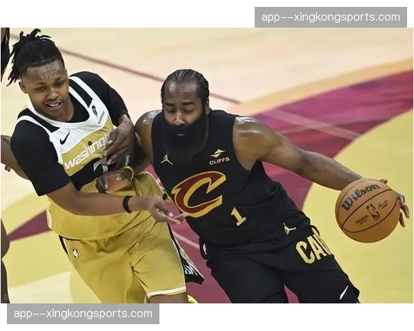 詹姆斯哈登转投骑士后场均20+8 老将控卫仍在追逐冠军梦